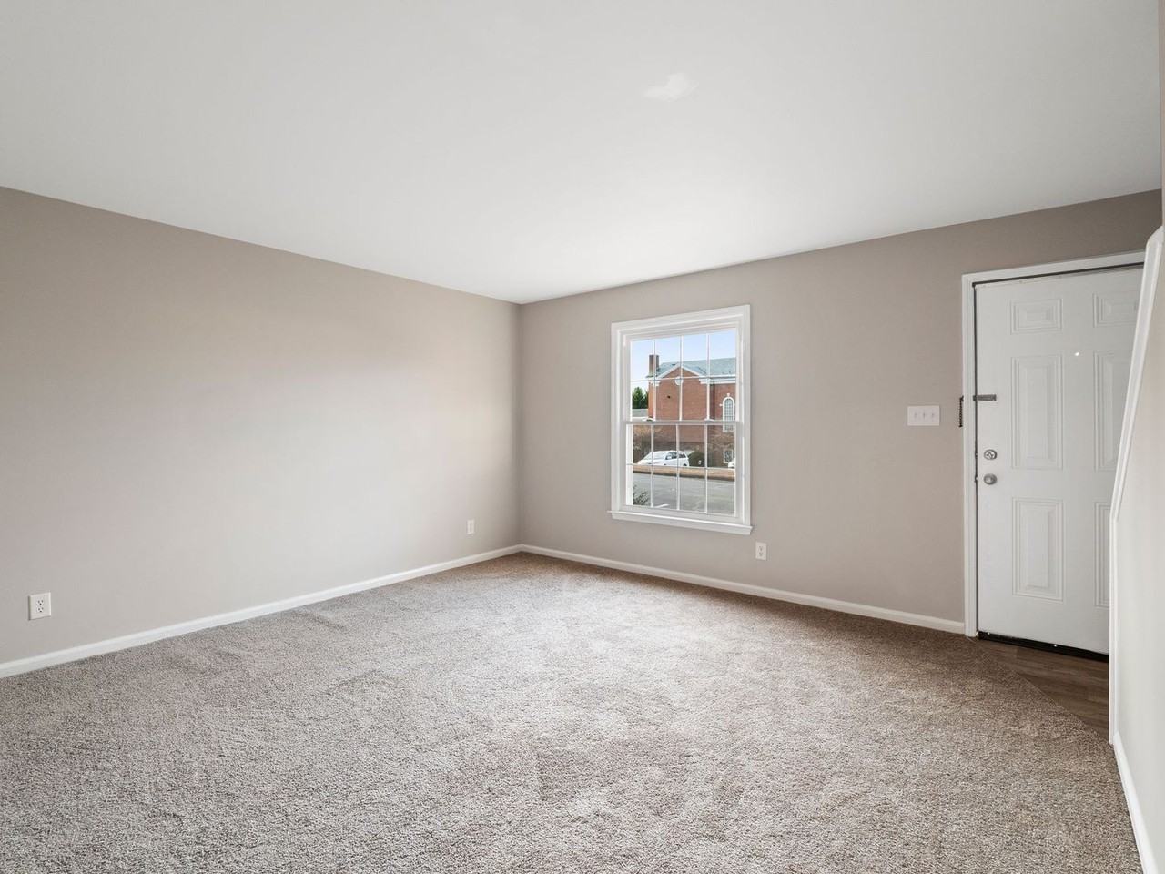 Stratford Square Apartments - Photo 3 of 41