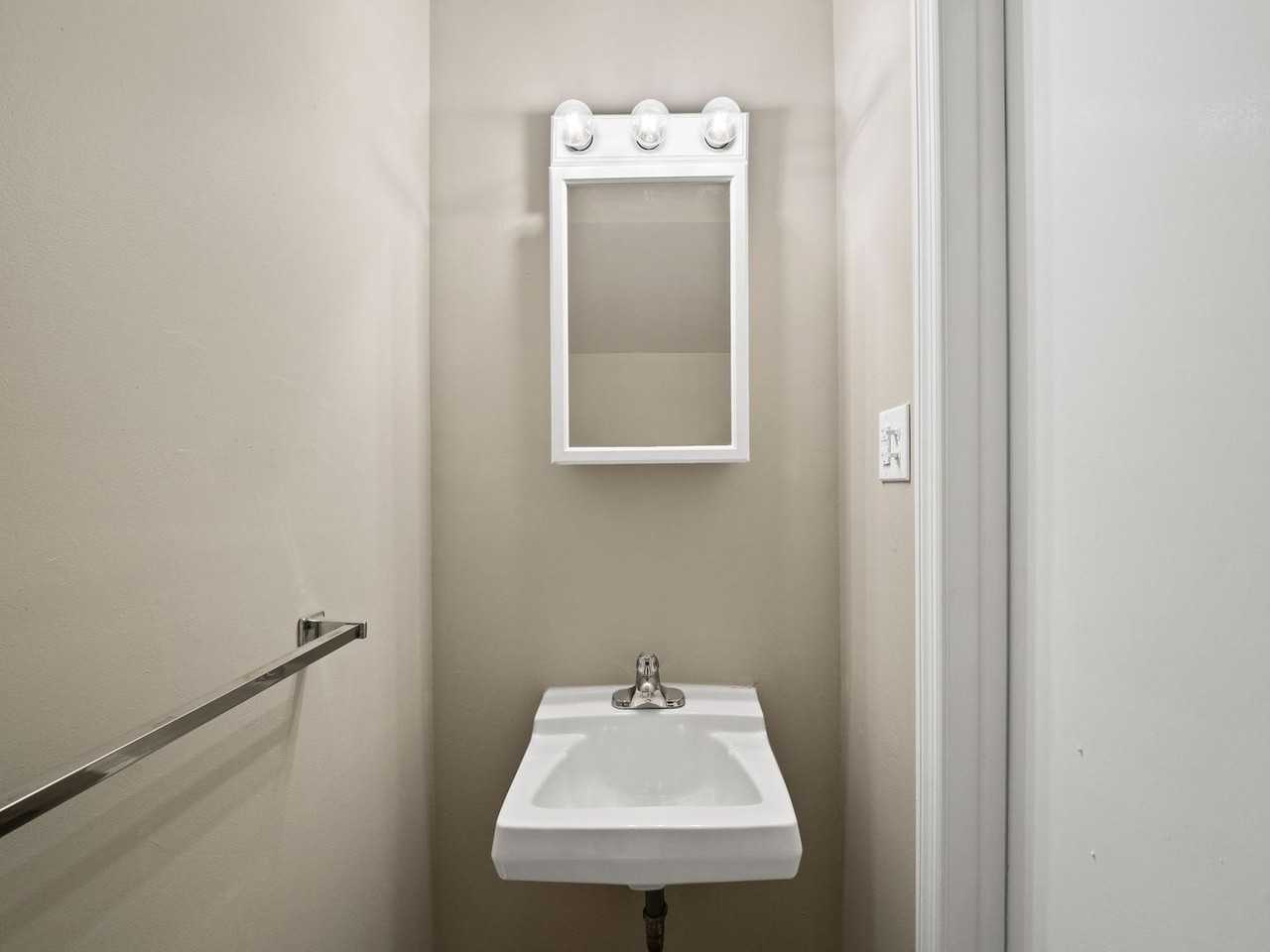 Stratford Square Apartments - Photo 5 of 41