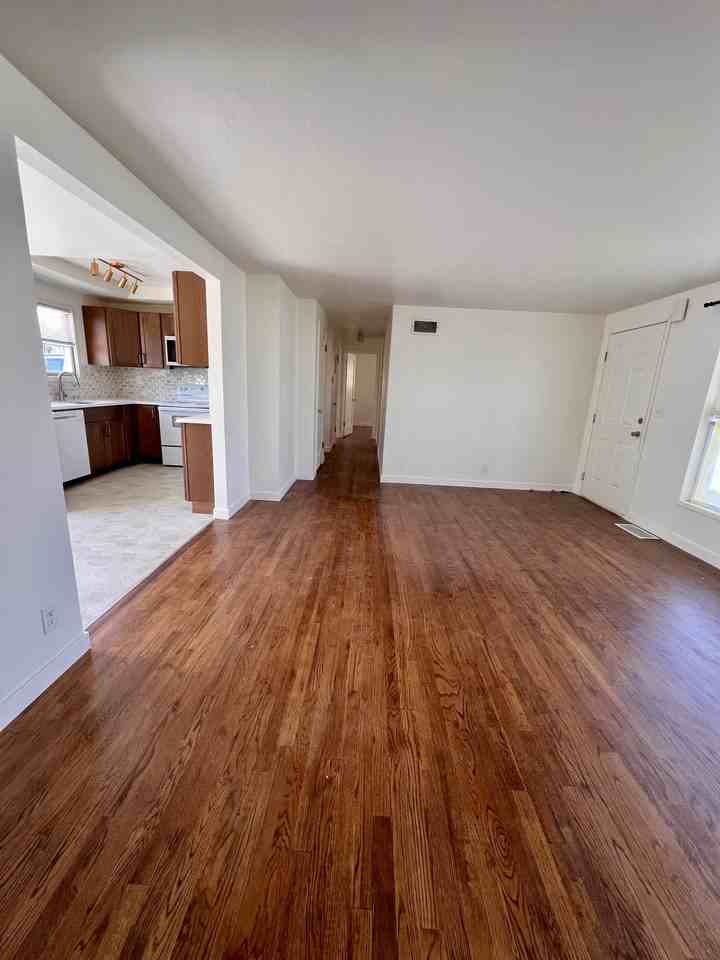 706 1st Avenue Southeast - Photo 4 of 9