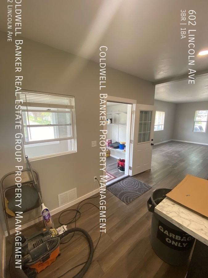 602 Lincoln Ave - Photo 3 of 12