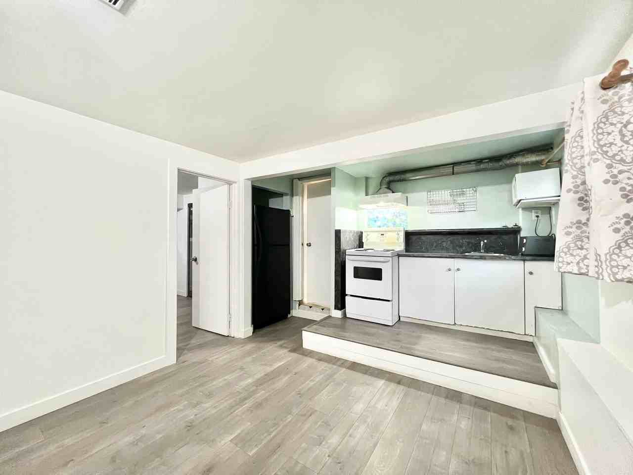 950 Nanaimo Street - Photo 2 of 7