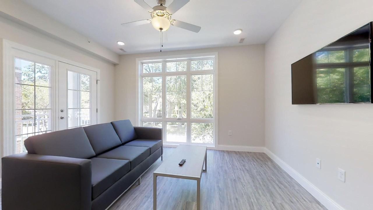 309 W Washington - Photo 3 of 50