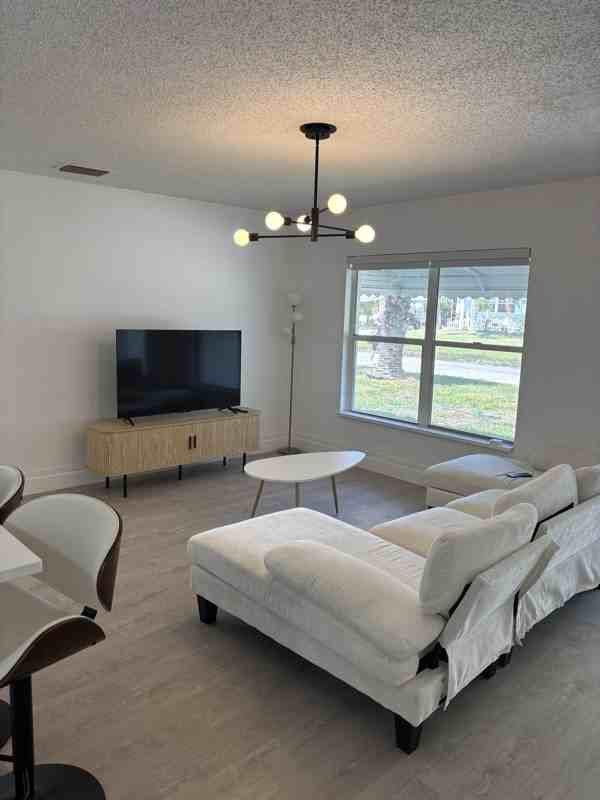 6713 Sierra Ter - Photo 2 of 19