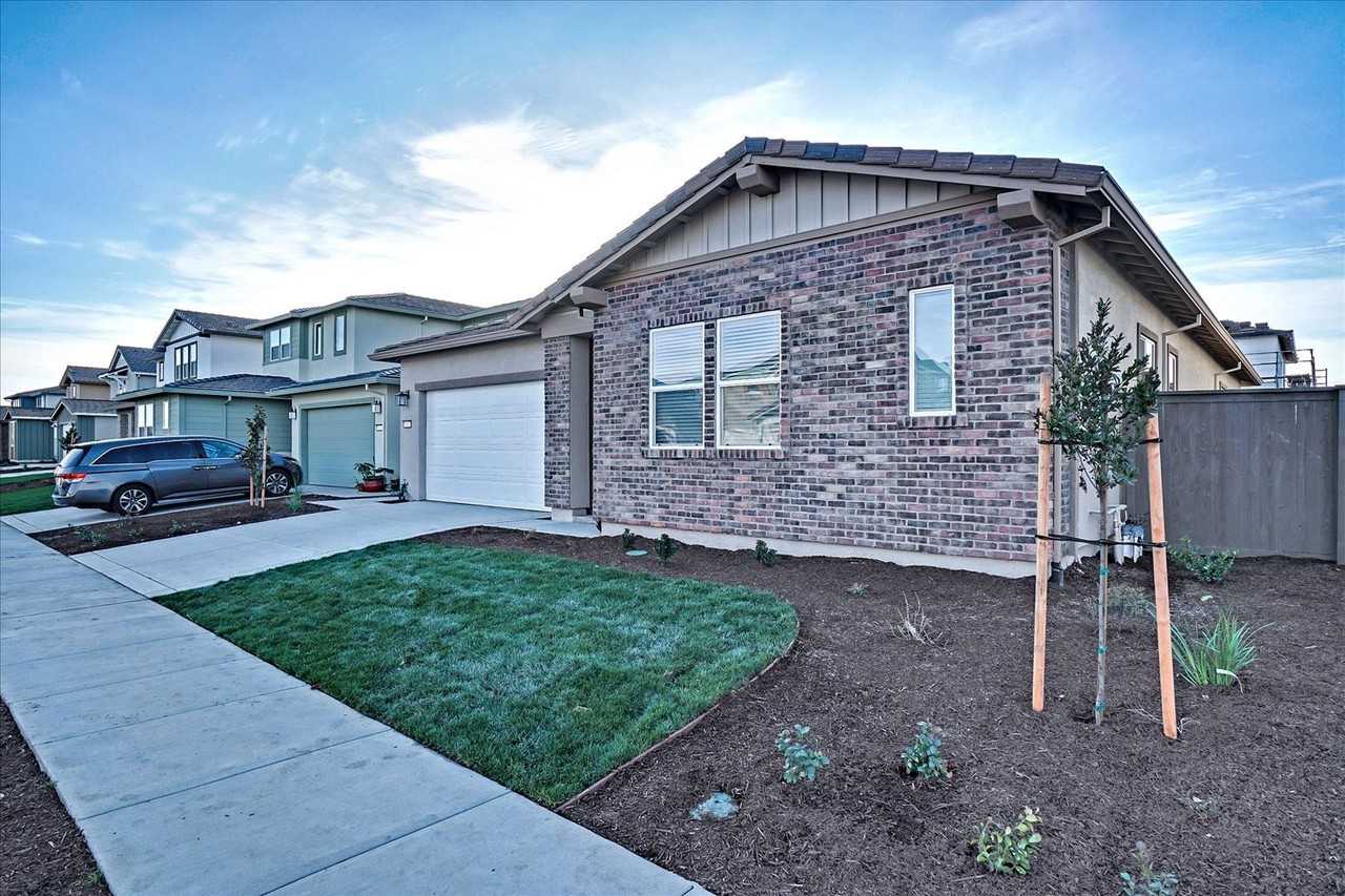 5937 Lakestone Dr - Photo 3 of 50