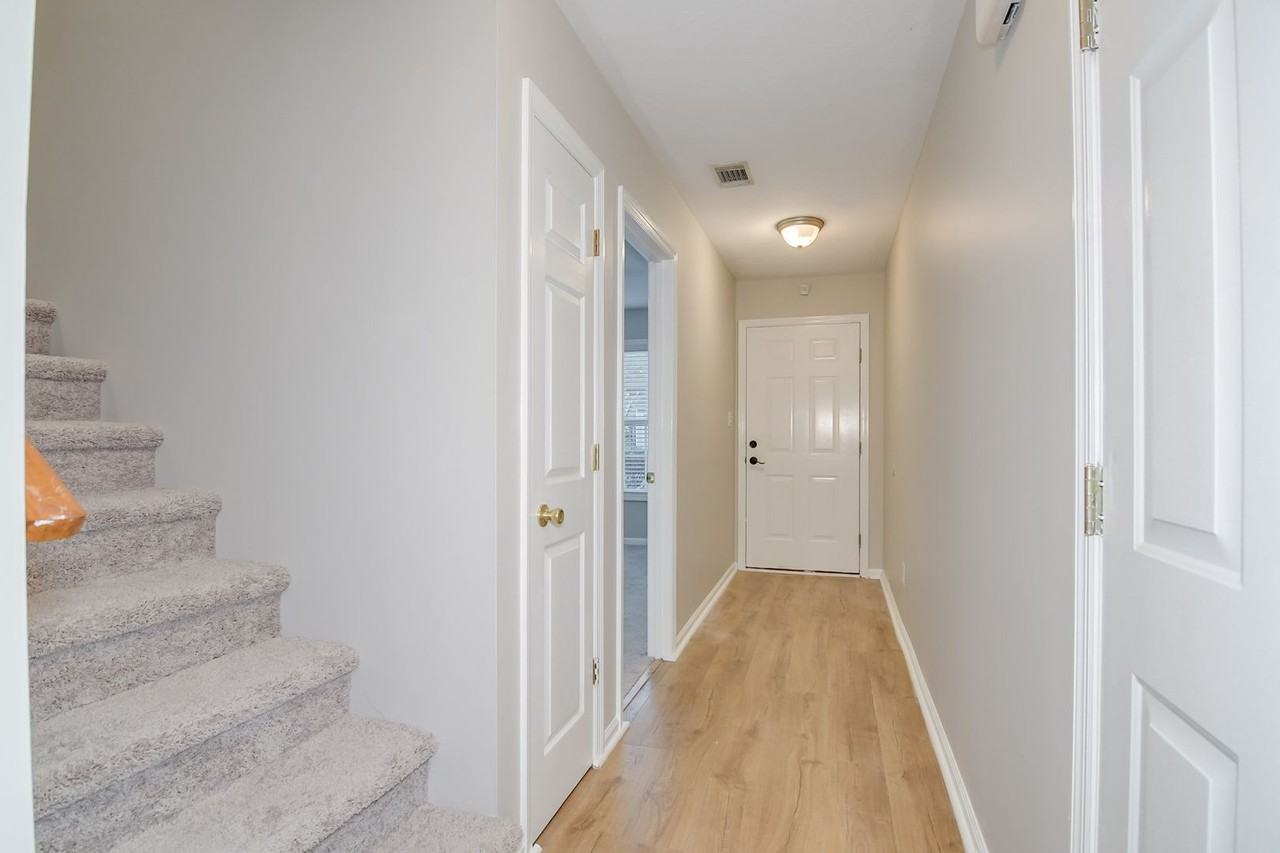 418 Northrop Pl - Photo 4 of 22