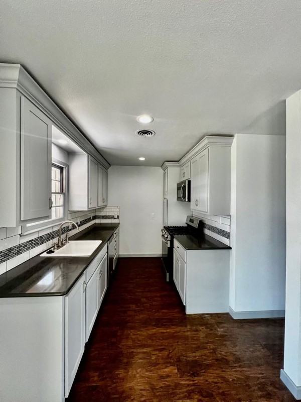 5403 13th St - Photo 3 of 14