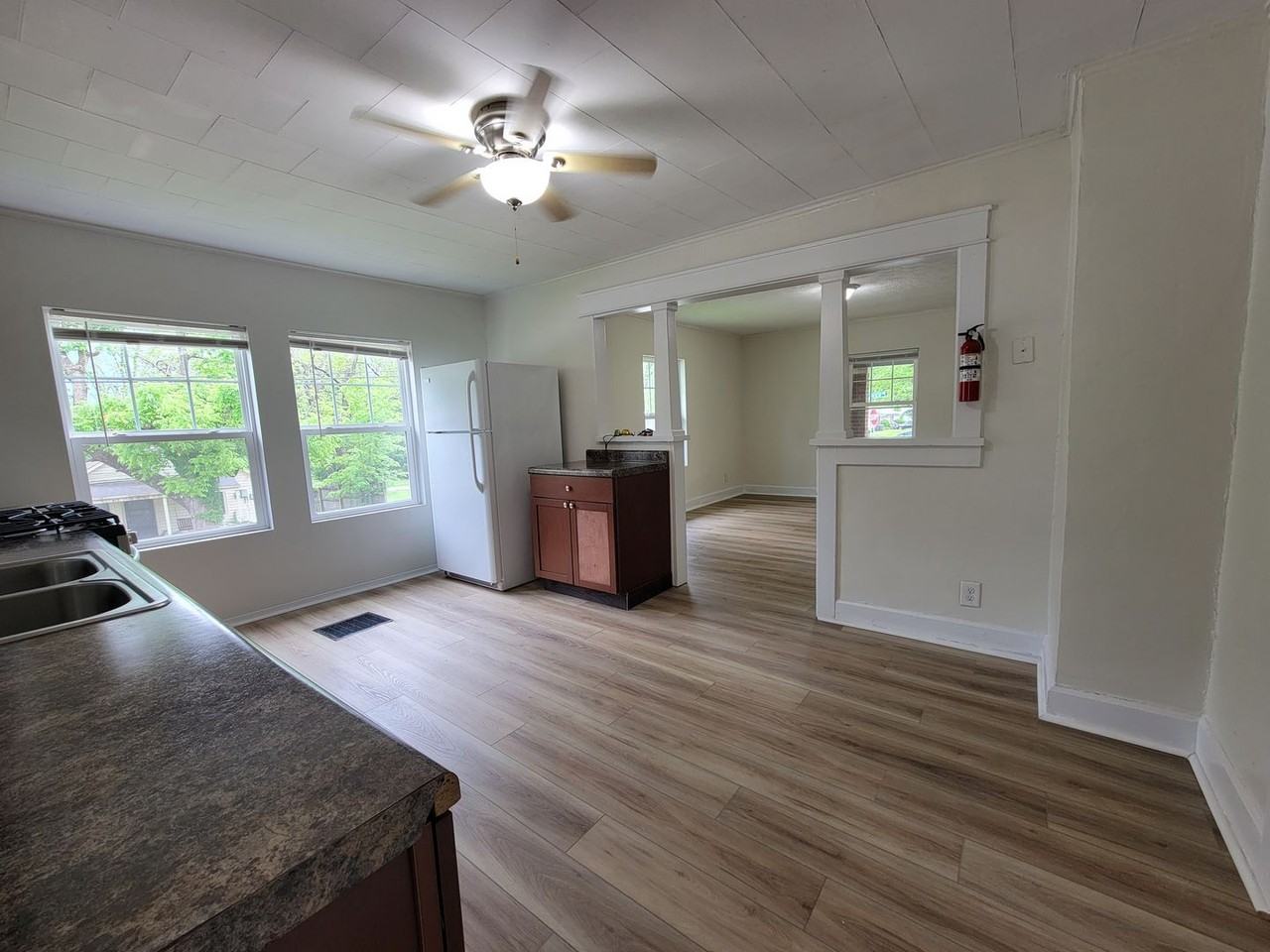 2429 S Broadview Dr - Photo 3 of 24