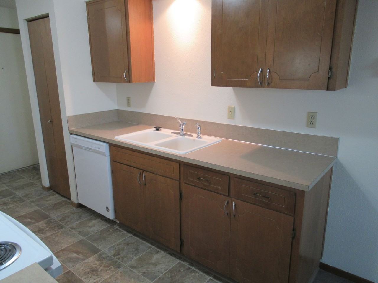 1543 Commercial St Se - Photo 5 of 17