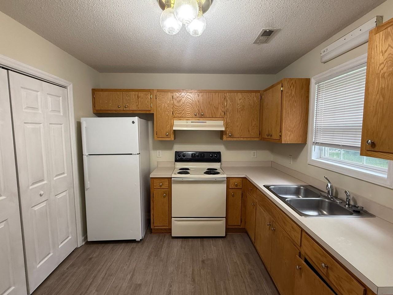 614 E Parker St #Q - Photo 4 of 15