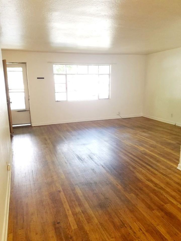 119 Plum Primary Bedroom – Old Town Apartment Near CSU – $850 - Photo 7 of 50