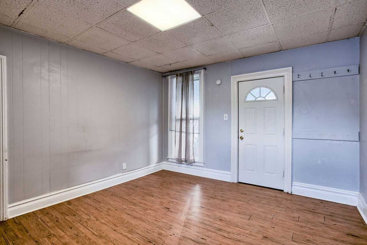 205 205 N Sherwood 2 - Photo 7 of 37