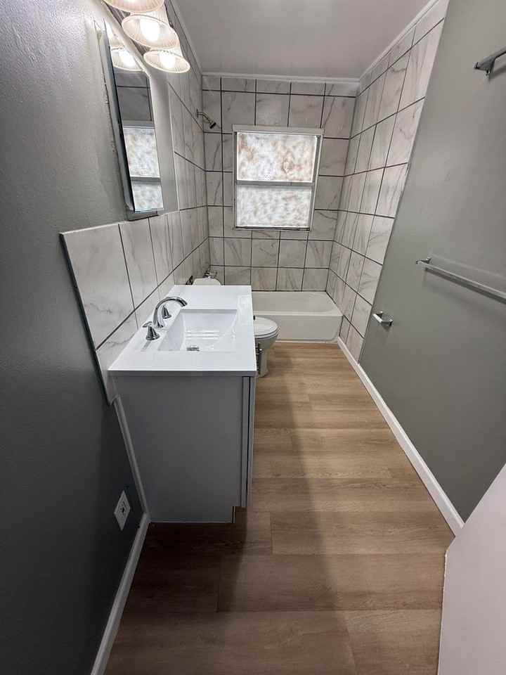 209 Ne 2nd St - Photo 3 of 8