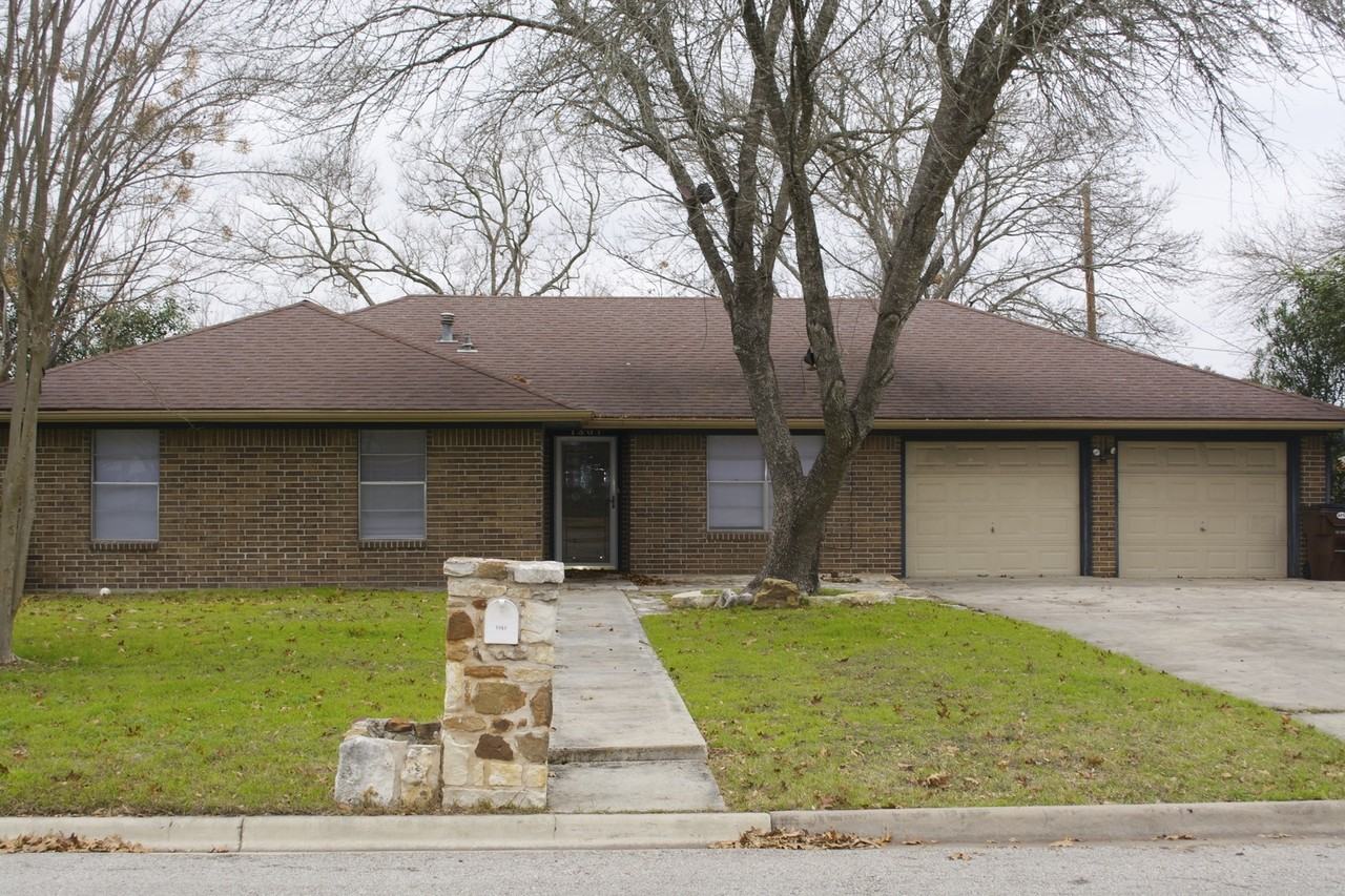 1307 Redbud Trl - Photo 2 of 18