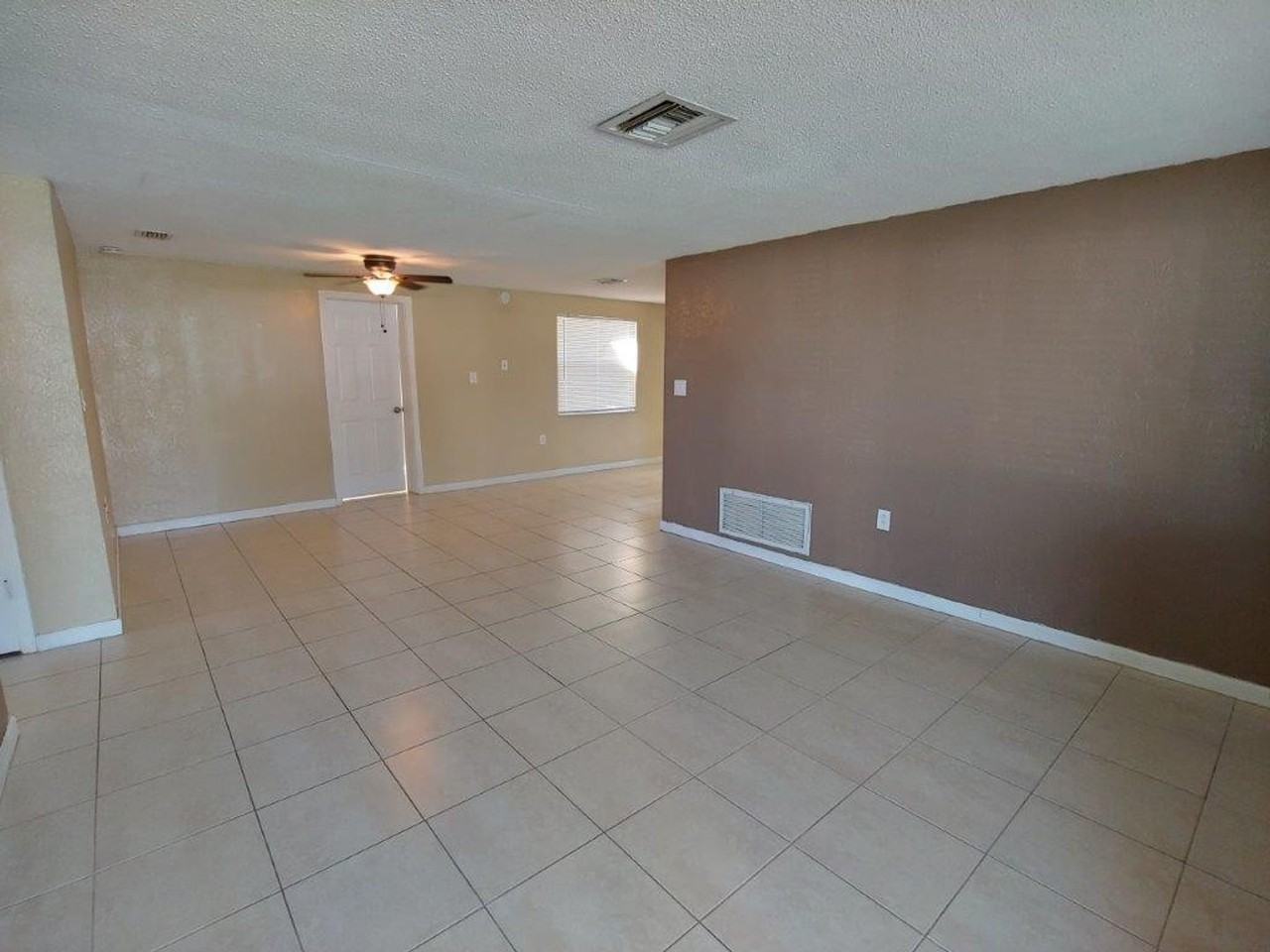 3034 Roxbury Dr - Photo 3 of 16
