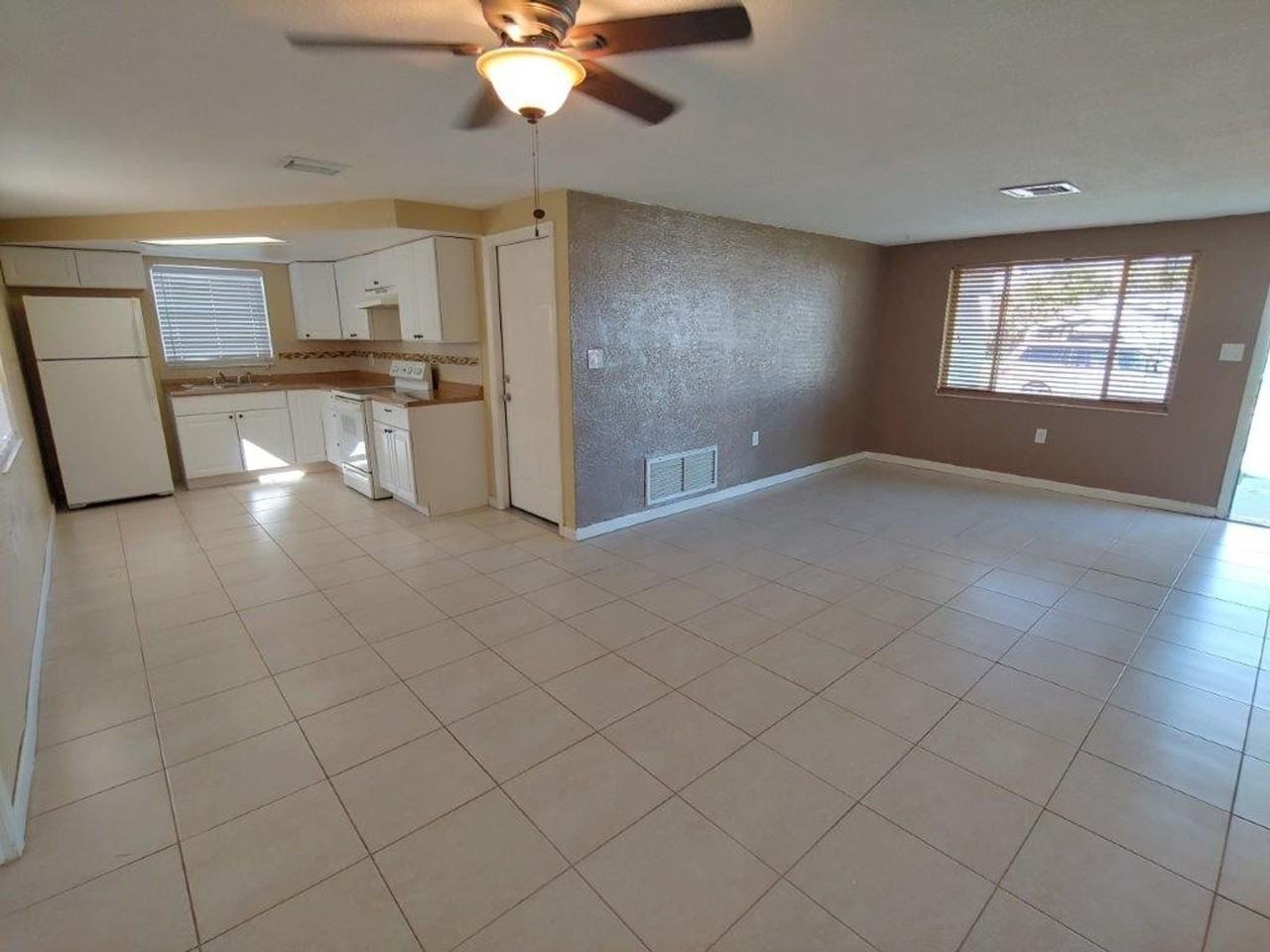 3034 Roxbury Dr - Photo 4 of 16