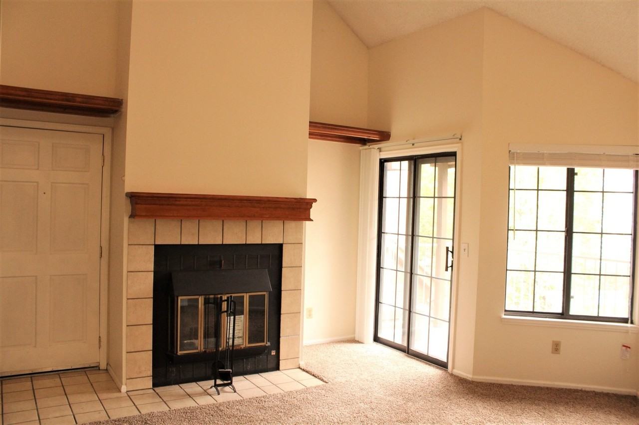816 S Vance St #C - Photo 4 of 12
