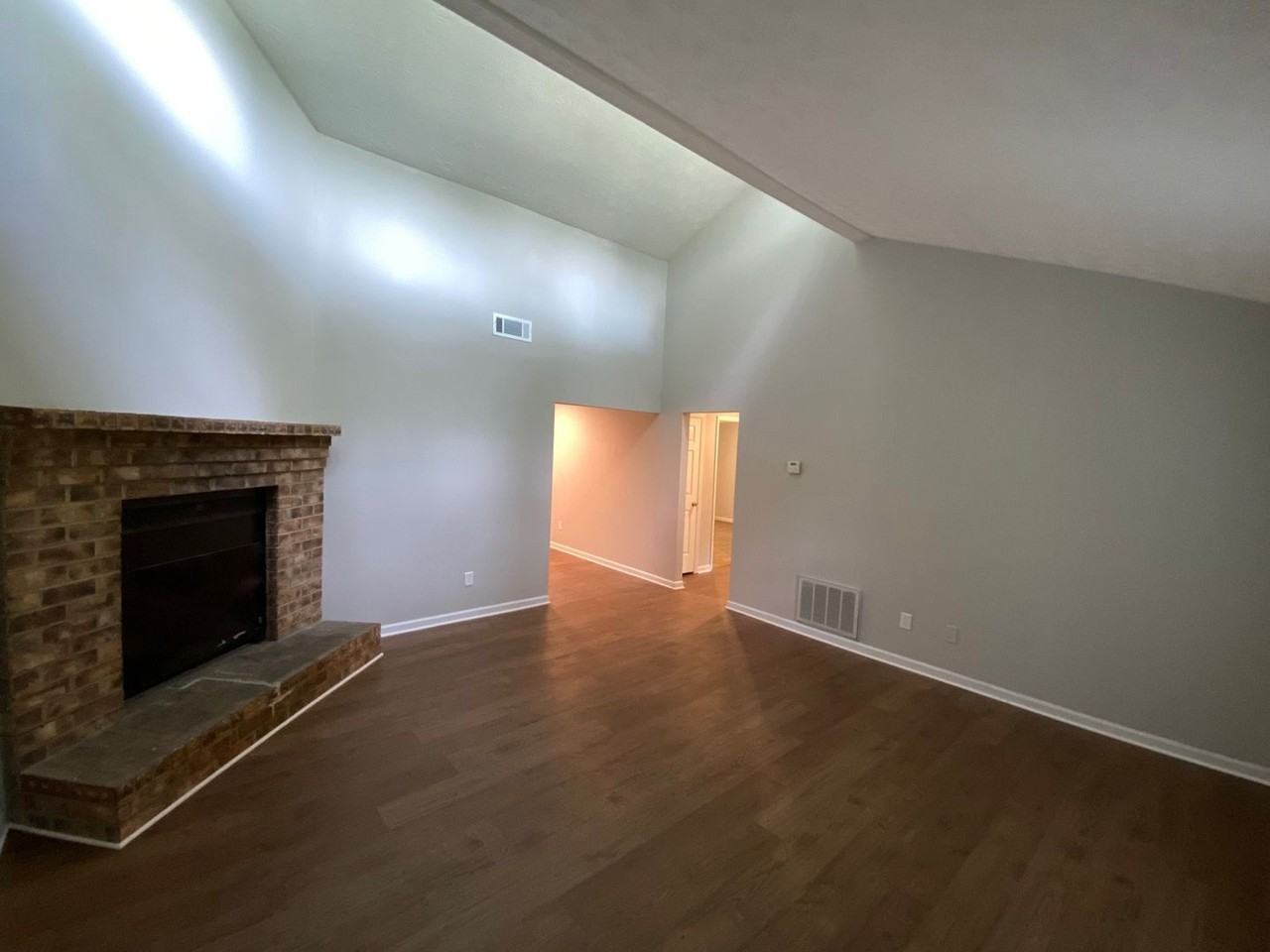 663 Maplewood Ln - Photo 4 of 10