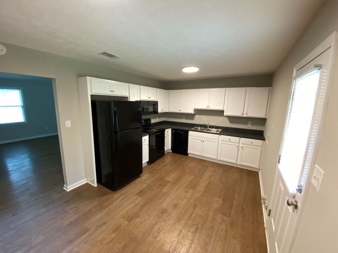 663 Maplewood Ln - Photo 5 of 10