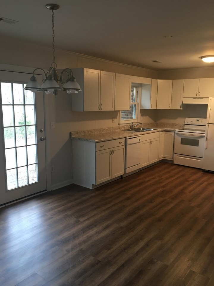 402 Mcclure Cir - Photo 5 of 10