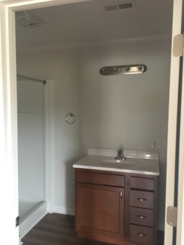 402 Mcclure Cir - Photo 6 of 10