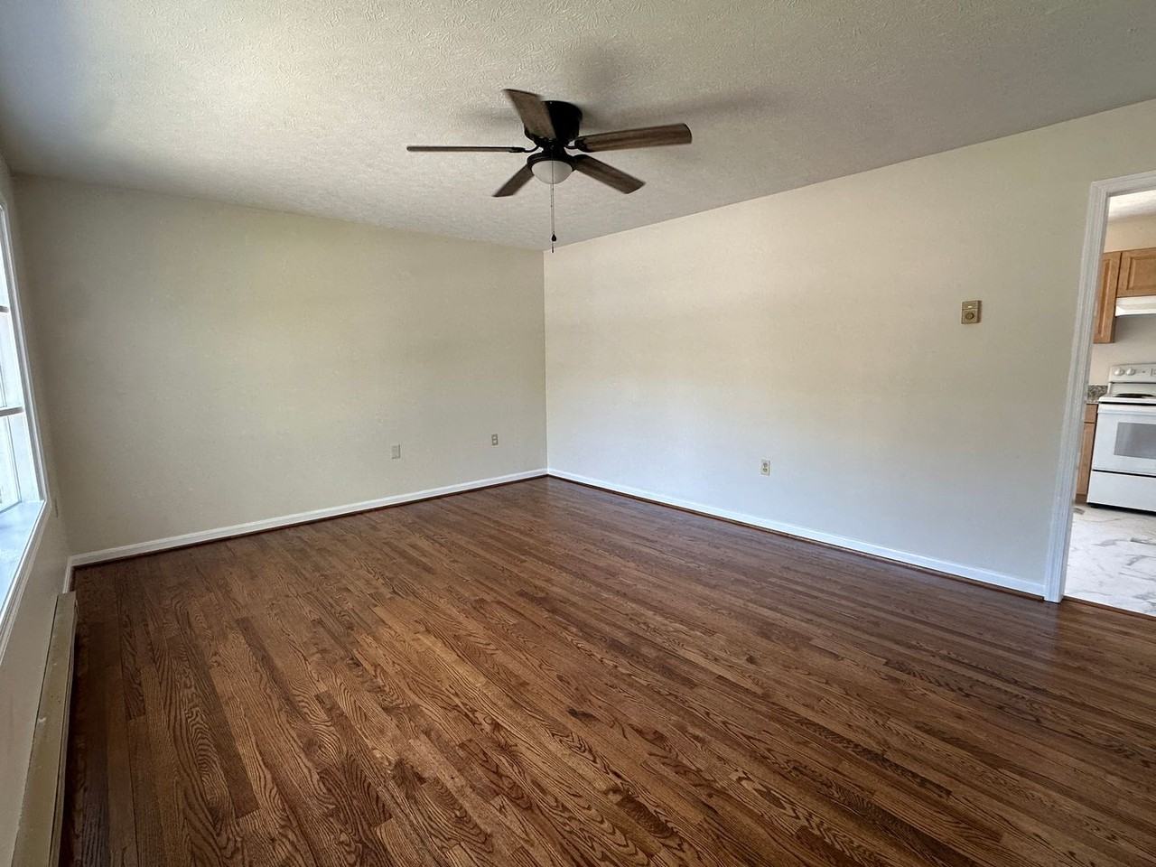 108 Crystal Lake Ct - Photo 2 of 16