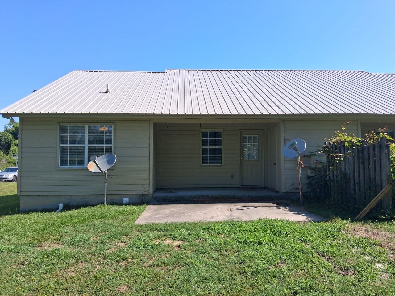 6123 Vinnie Dr Apt B - Photo 3 of 11