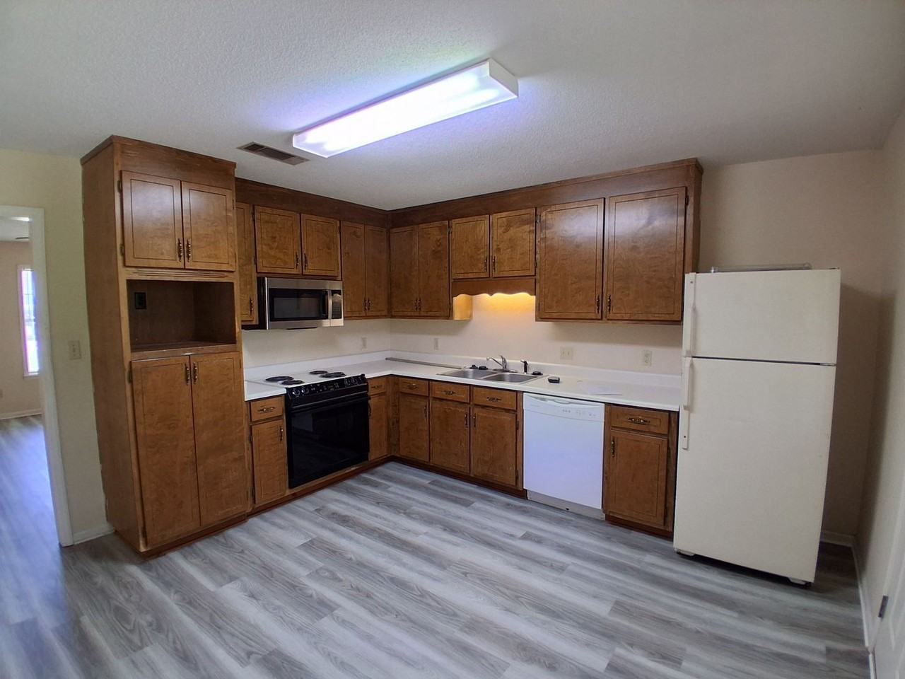6123 Vinnie Dr Apt B - Photo 6 of 11