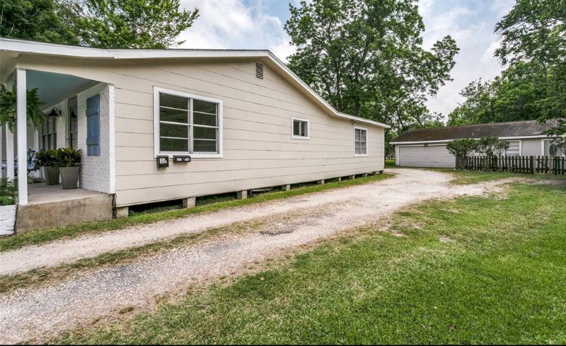 1915 Oleander Dr #1 - Photo 2 of 21