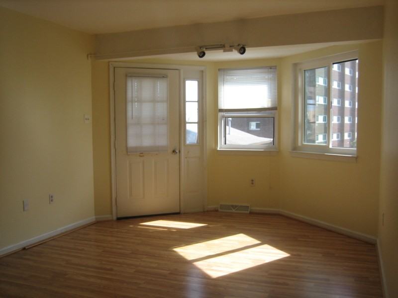 1424 Mediterranean Ave #C - Photo 2 of 8