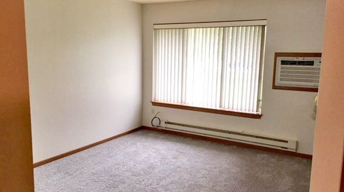 745 Streeter Dr #05 - Photo 2 of 3