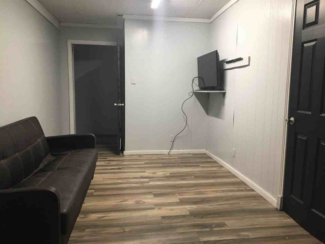 209 S. Irwin St - Photo 2 of 10