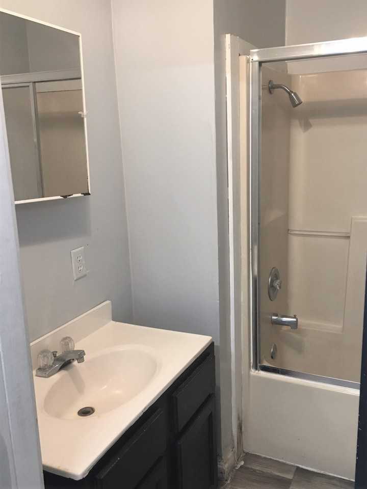 209 S. Irwin St - Photo 7 of 10