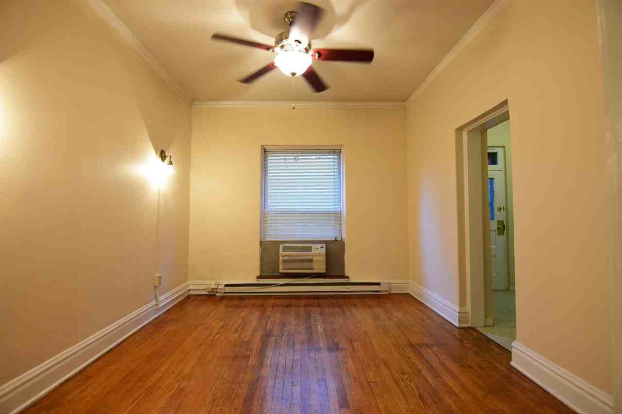 Greystone Court Apartments - Photo 3 of 19