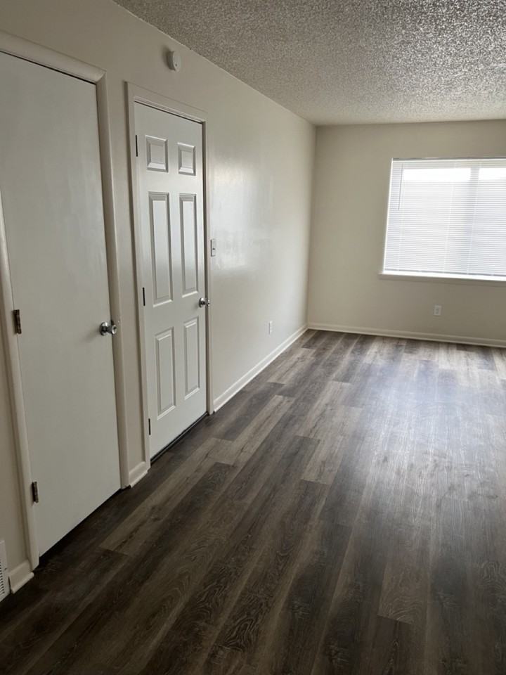 206 North Walnut Street - Photo 3 of 9