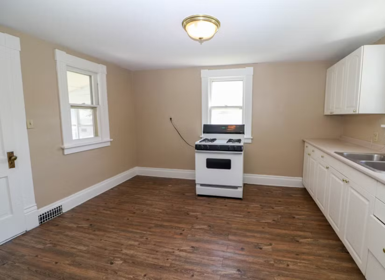1118 1/2 14th Avenue - Photo 3 of 7