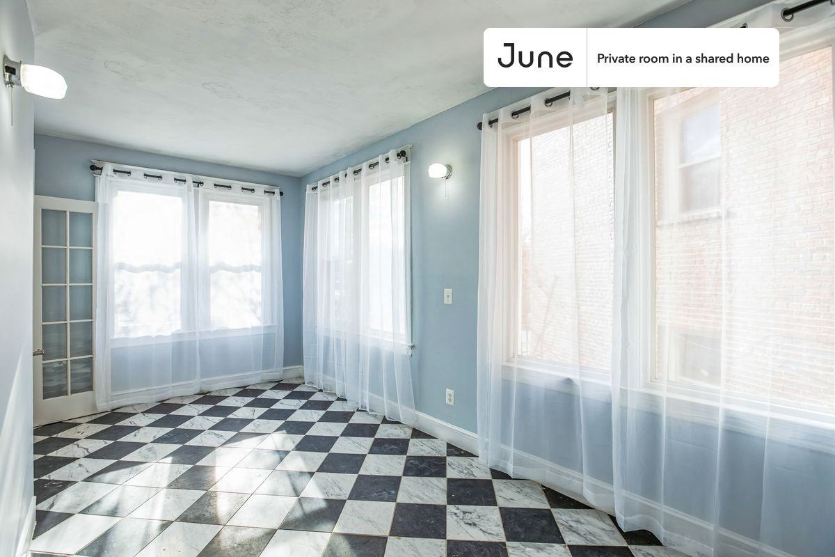 2826 Pennsylvania Ave Se #C - Photo 2 of 20