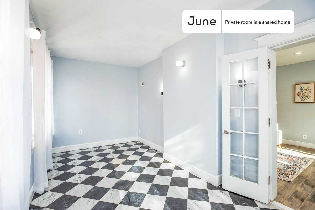 2826 Pennsylvania Ave Se #C - Photo 4 of 20