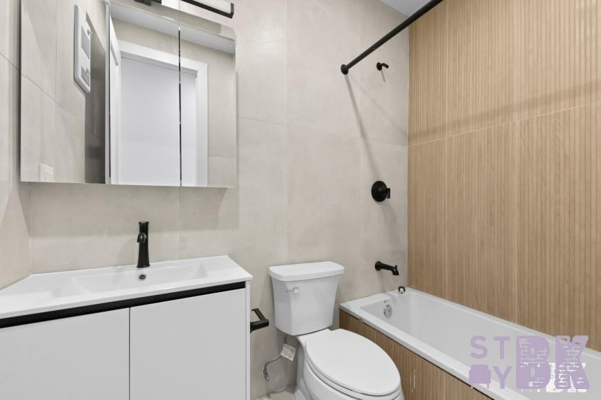 63 Suydam St - Photo 7 of 9