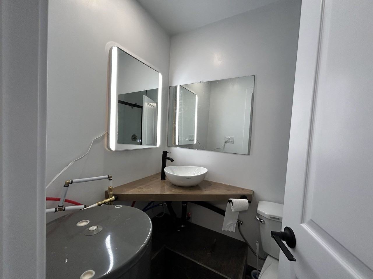 113 King St W - Photo 3 of 7