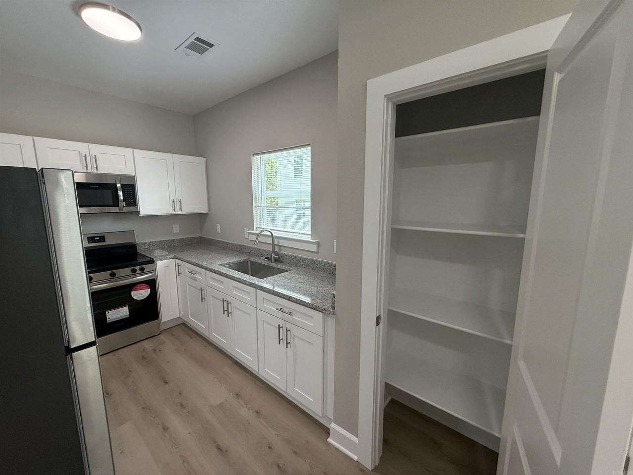 5703 Valley Dr - Photo 4 of 9