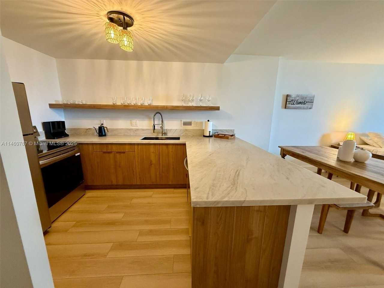 2301 Collins Ave #1121 - Photo 4 of 17