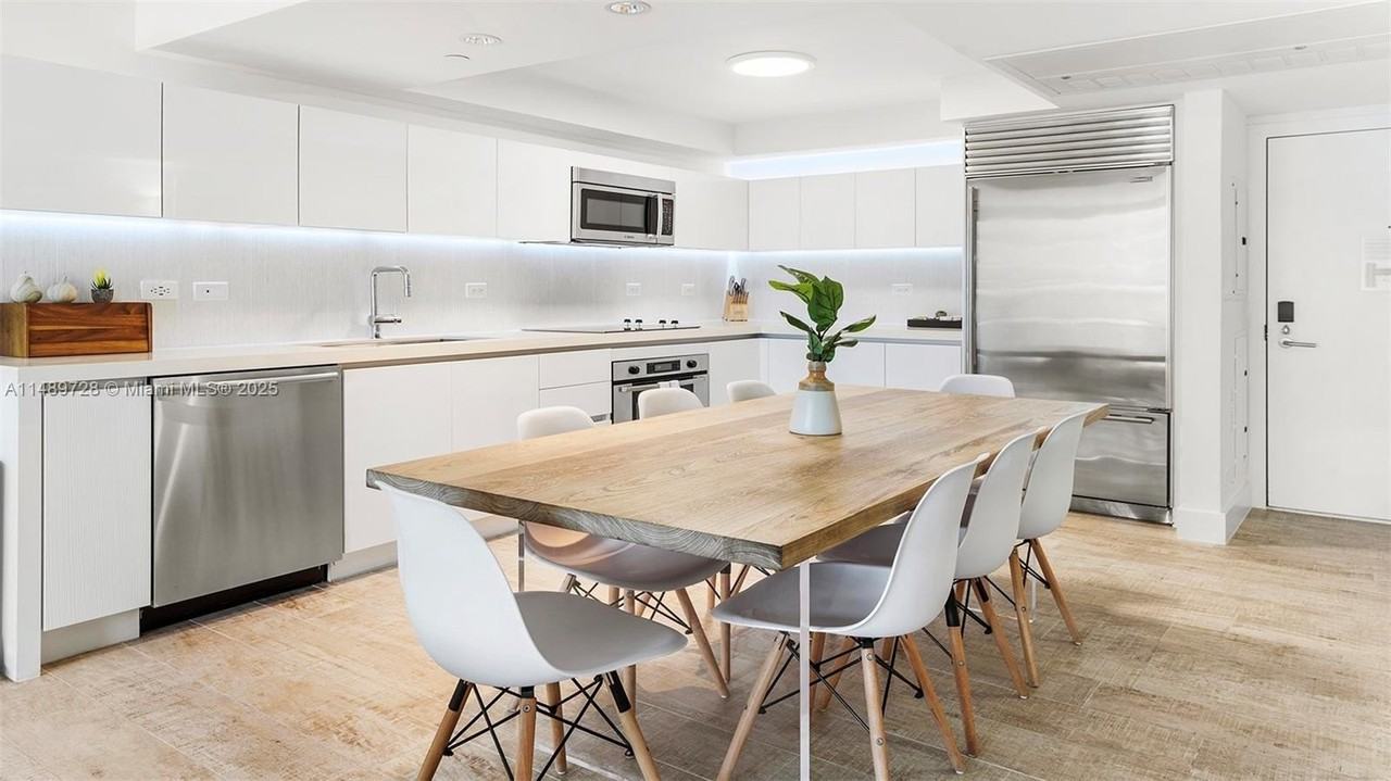 102 24th St #1412 - Photo 4 of 29