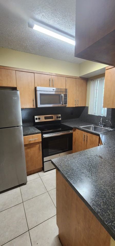 17440 Nw 67th Ct - Photo 3 of 8