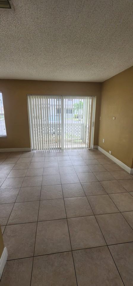 17440 Nw 67th Ct - Photo 6 of 8