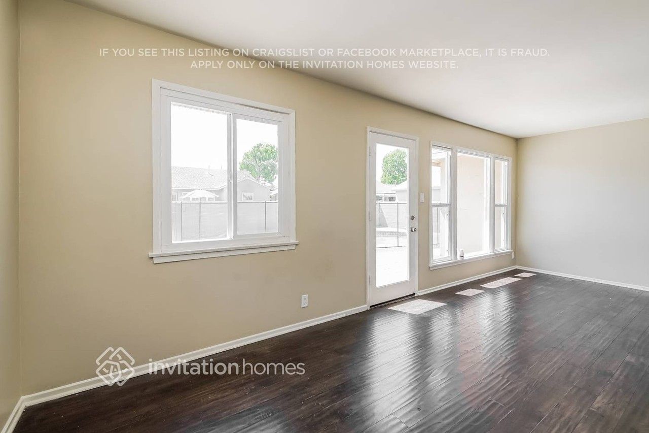 15007 Florwood Ave - Photo 3 of 17