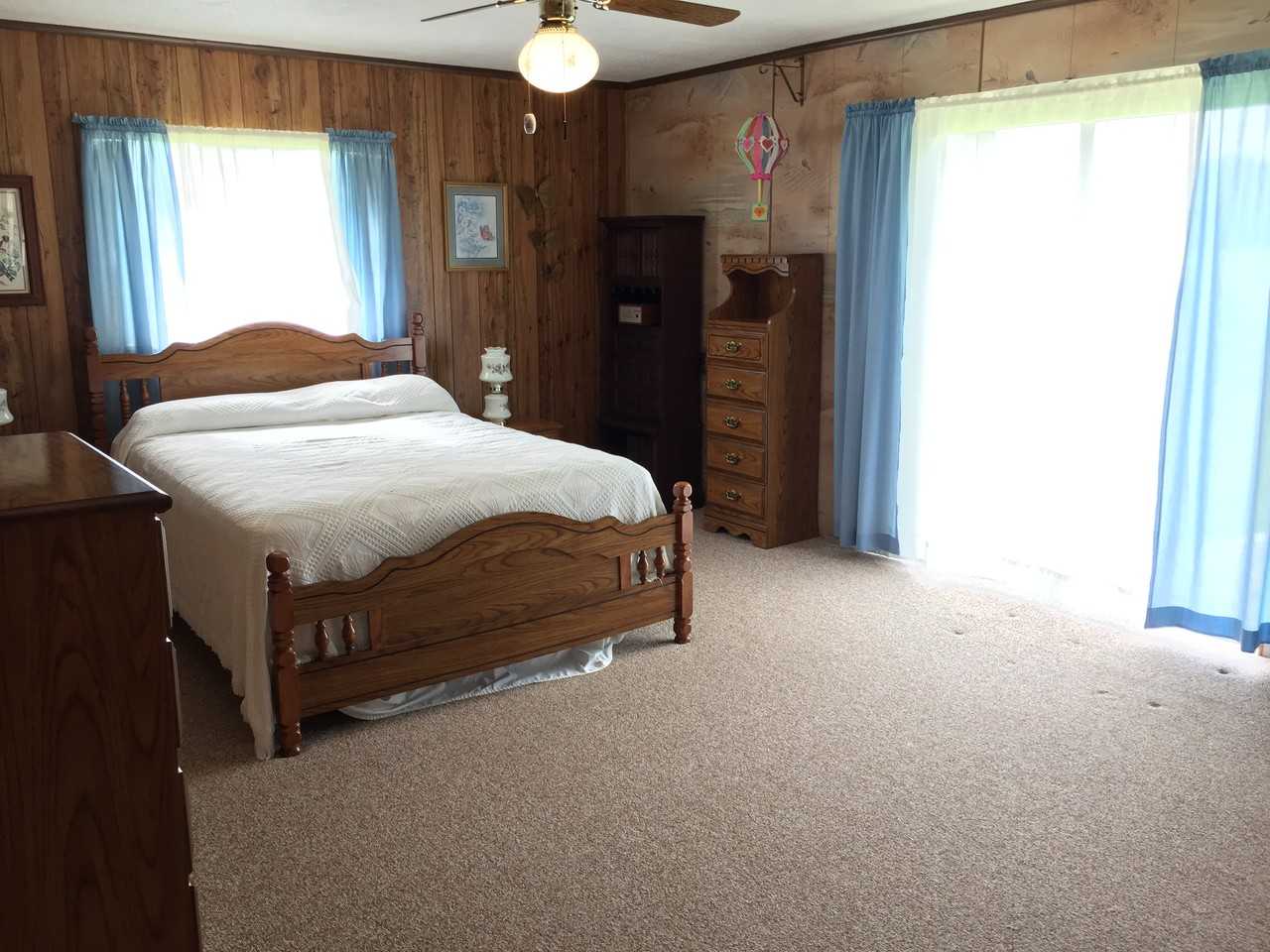 134 Queen - Photo 2 of 8