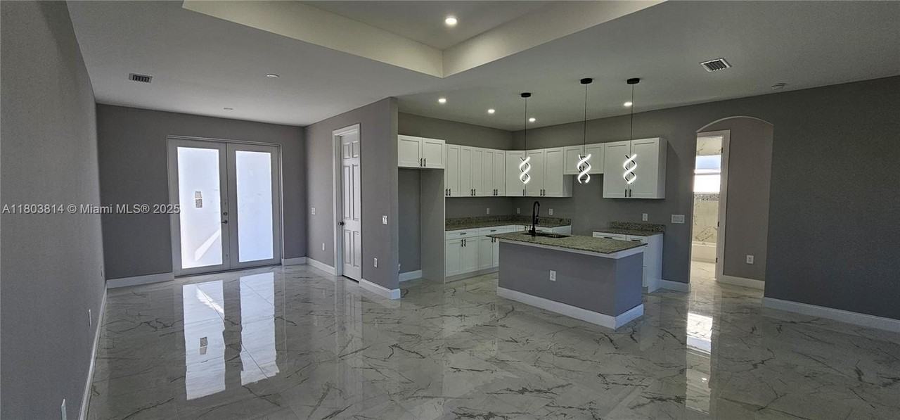 4706 6th St W - Photo 3 of 16