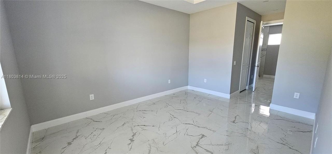 4706 6th St W - Photo 5 of 16