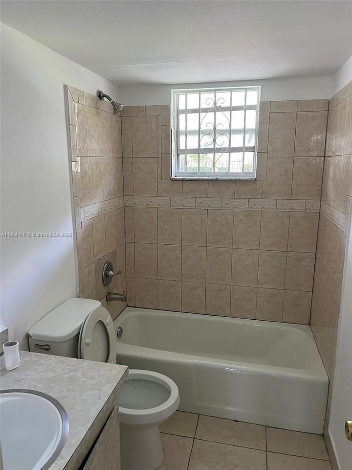 220 Sw 9th Ave #117 - Photo 3 of 14