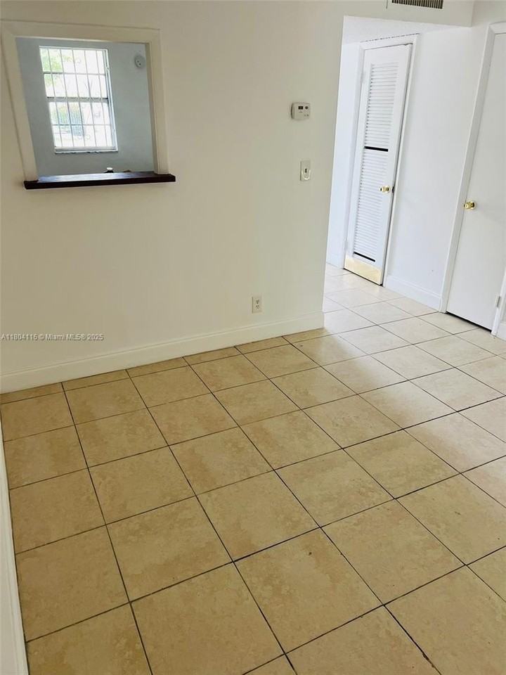 220 Sw 9th Ave #117 - Photo 4 of 14